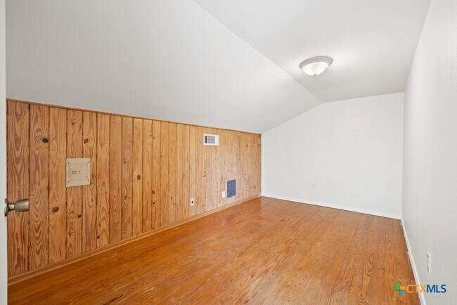 Building Photo - 1511 Ranch Rd 12