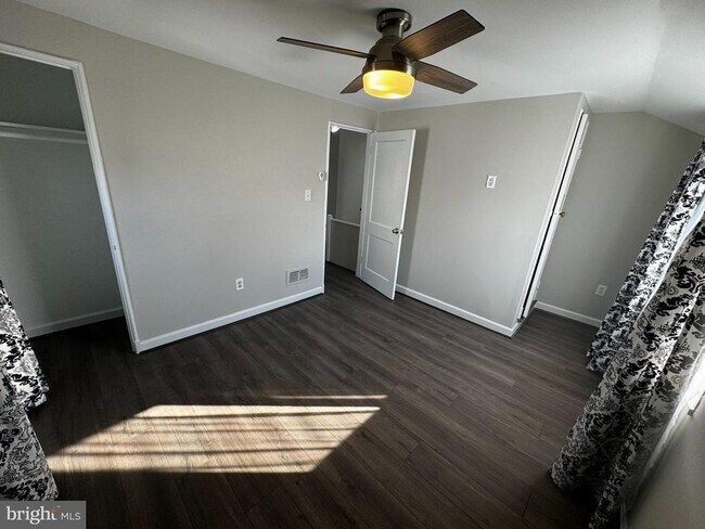 Building Photo - 5411 8th Pl S