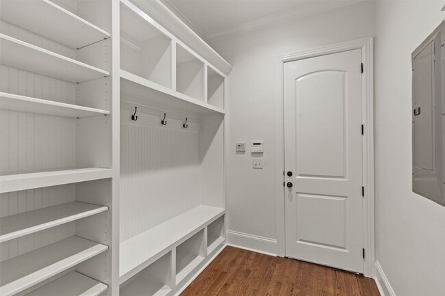 Building Photo - 2019 Overhill Dr