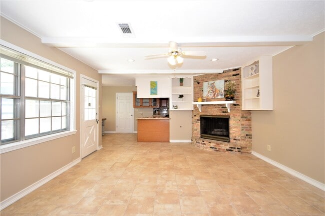 Building Photo - 6011 Arboles Dr