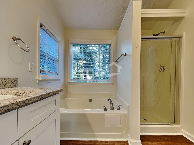 Building Photo - 920 Underhill Ct