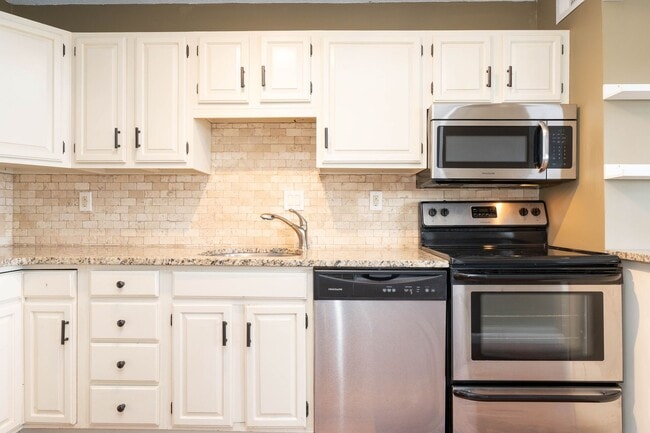 Building Photo - Renovated 1 BR 1 Ba in Hunting Creek Club