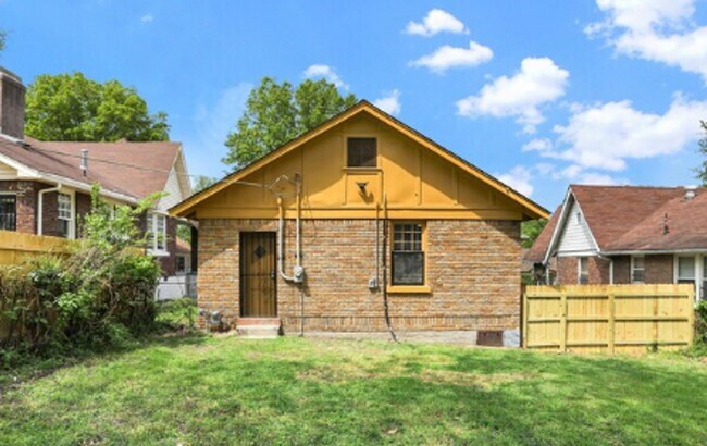 Building Photo - Historic 3 Bed 1 Bath Home