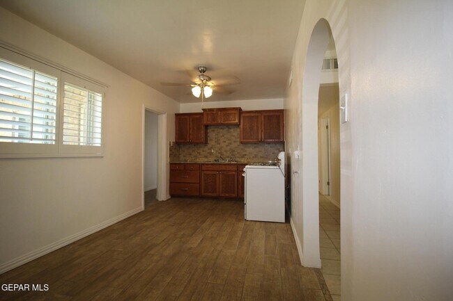 Building Photo - 2529 Jackson Ave
