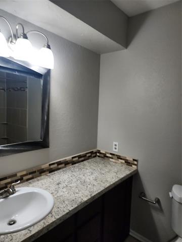 Building Photo - 900 W Mulberry St