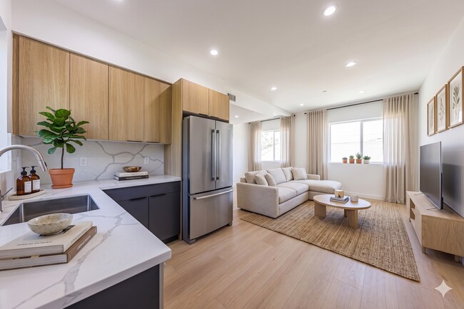 Building Photo - 2847 S Victoria Ave