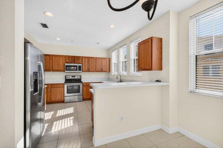 Building Photo - 770 Millbrae Ct