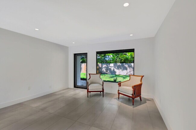 Building Photo - 2894 Florida Blvd