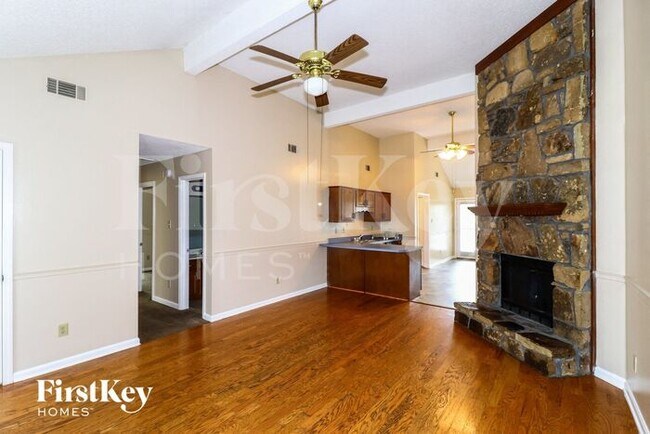 Building Photo - 5582 Oak Branch Cir N