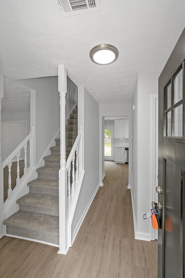 Building Photo - 1250 Della Way