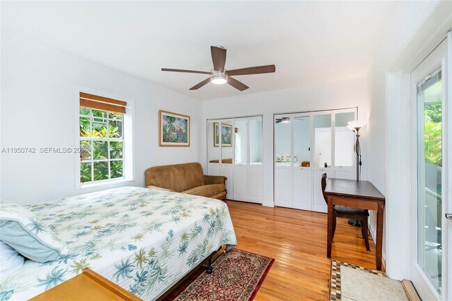 Building Photo - 2920 SW 30th Ct