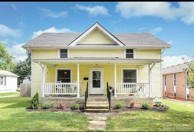 Primary Photo - 213 W Henry St