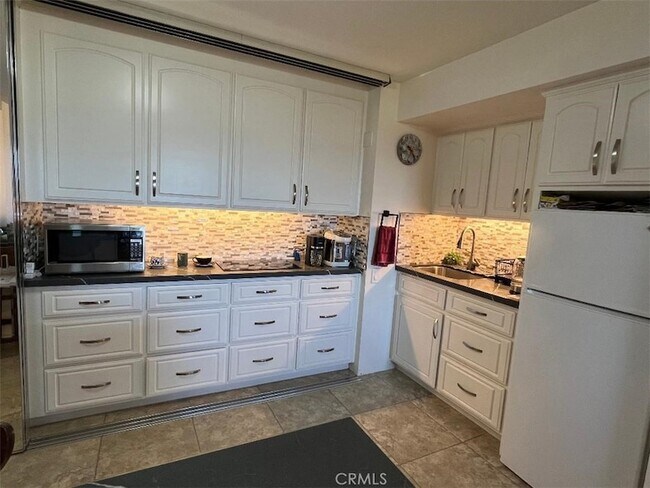 Building Photo - 24055 Paseo Del Lago W