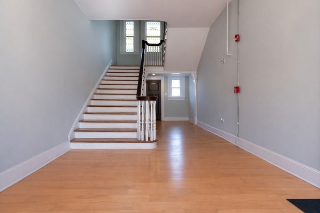 Building Photo - 523 Park Ave