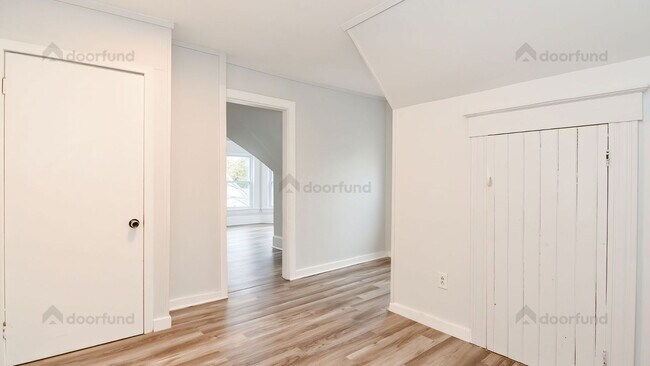 Building Photo - 144 Franklin St