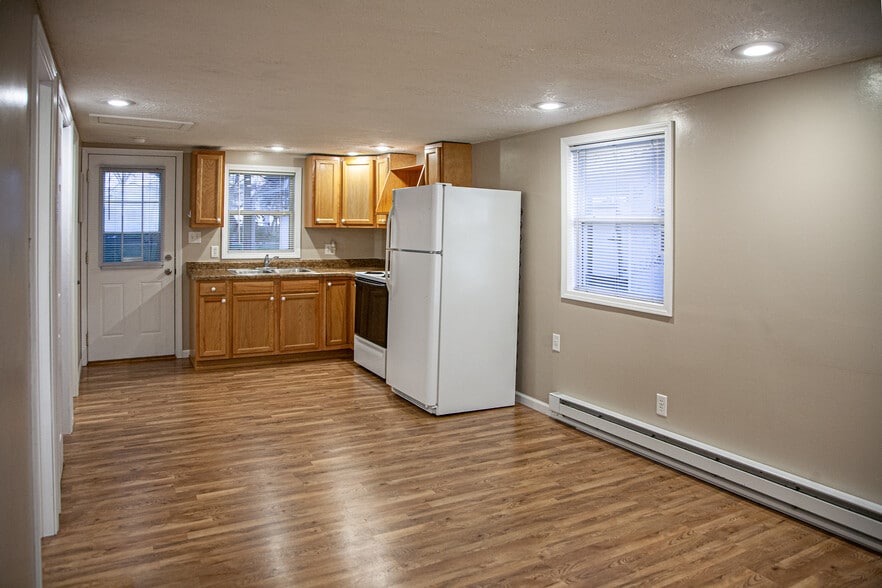 Kitchen - 1404 N Kankakee St