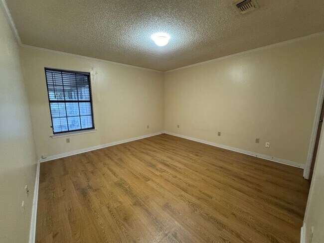 Building Photo - 800 Christian Dr