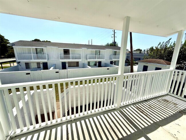 Building Photo - 5506 Beverly Hill St