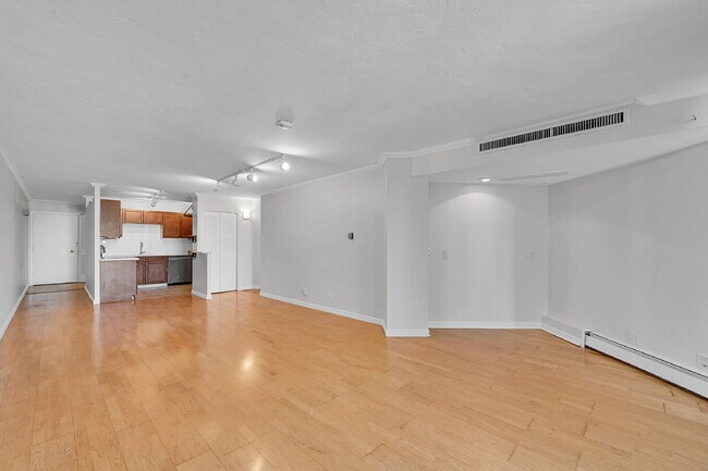 Building Photo - $1,795 - 1 Bed, 1 bath Condo in Denver wit...