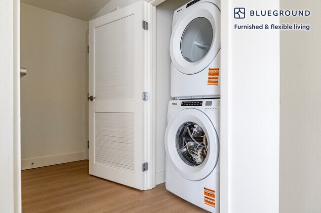 Building Photo - 10301 NE 10th St