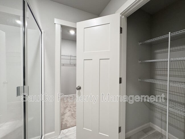 Building Photo - 8309 SE Crescent Dr