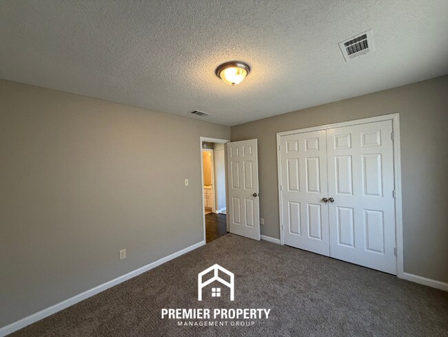 Building Photo - 45 Pine Ridge Cove