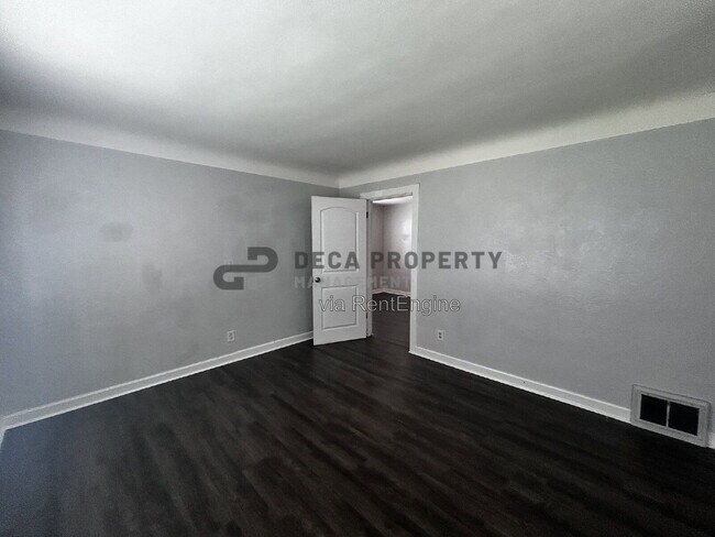 Building Photo - 7026 Bancroft Ave