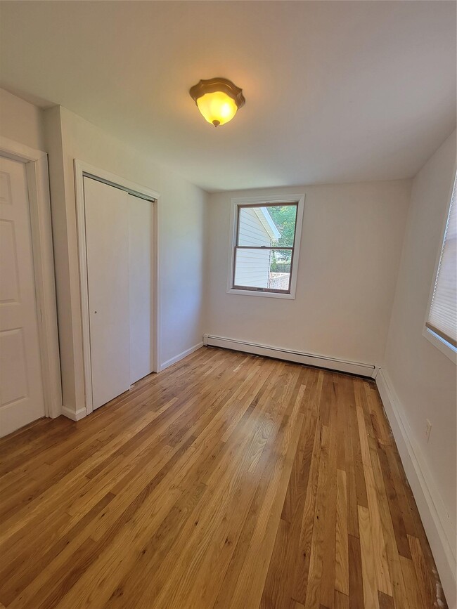 Building Photo - 217 5 Ave