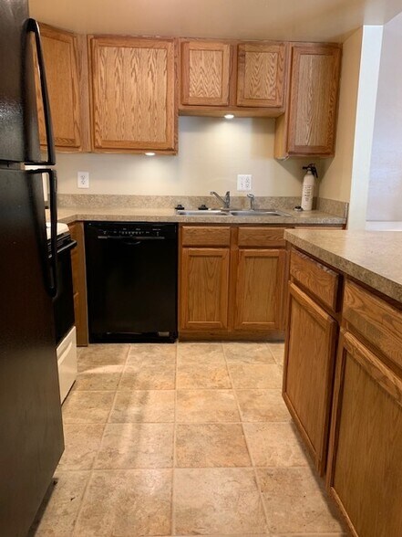 Building Photo - 10101 Prince Pl