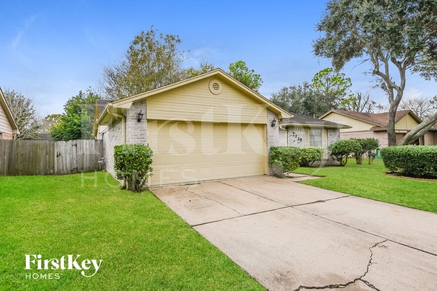 Building Photo - 2718 N Brompton Dr