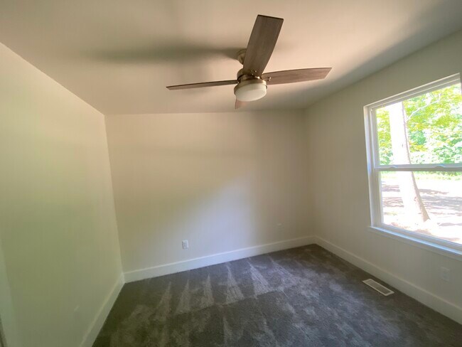 Building Photo - 9453 Shady Dr