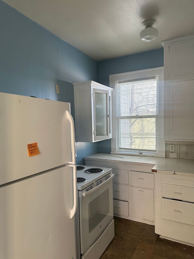 Building Photo - 118 9th St S