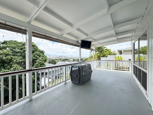 Building Photo - Pet Friendly Kailua House with Solar Hot W...