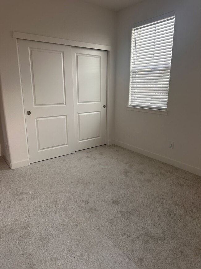 Building Photo - Modern Living in the Heart of Rocklin!