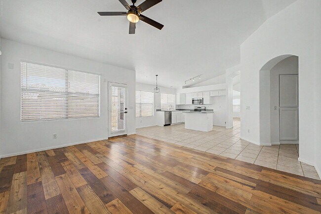 Building Photo - 12570 Desert Flower Rd