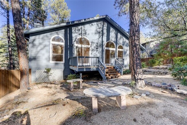 Building Photo - Spacious 3 Bed, 3 Bath Home in Hidden Valley Ranch!