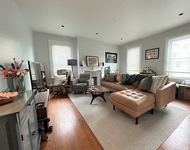 Spacious Living Room - 5935 Walnut St