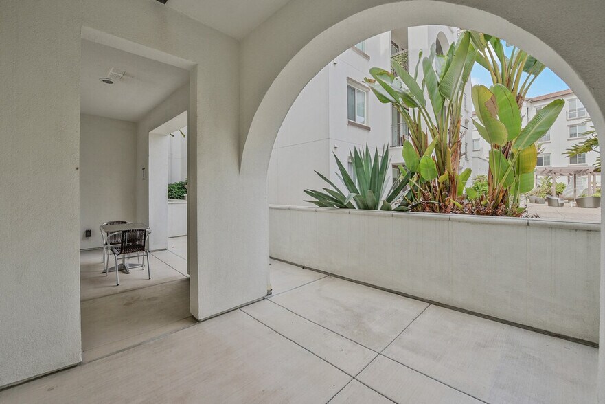 Building Photo - 10635 Calle Mar De Mariposa