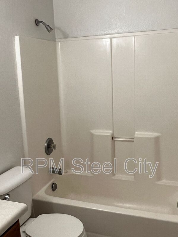 Building Photo - 1719 Oakshire Ln