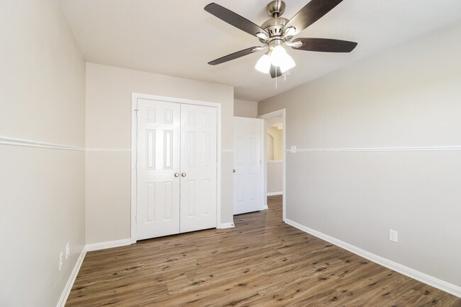Building Photo - 216 Meadowhill Ln