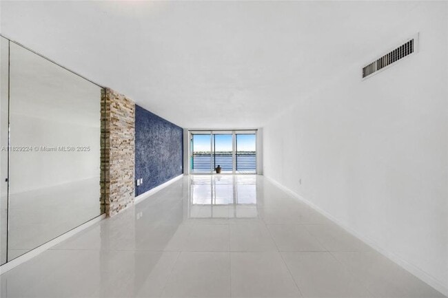 Building Photo - 2 bedroom in Miami FL 33179