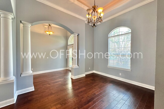 Building Photo - Gated South Crestview Community!