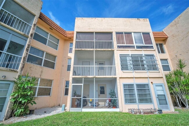 Building Photo - 6550 Royal Palm Blvd
