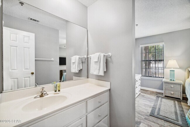 Building Photo - 17462 Front Beach Rd