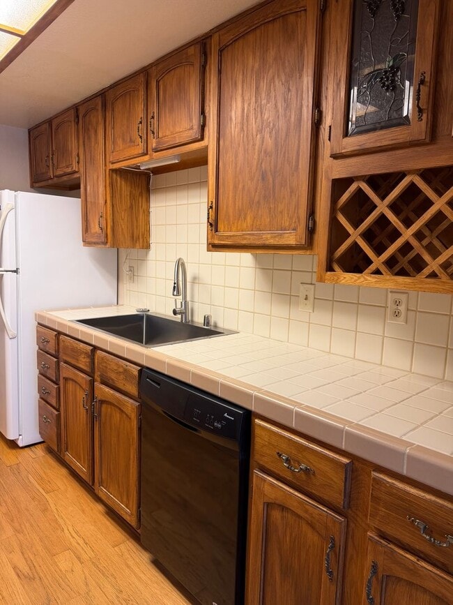 Building Photo - Jackson Townhome