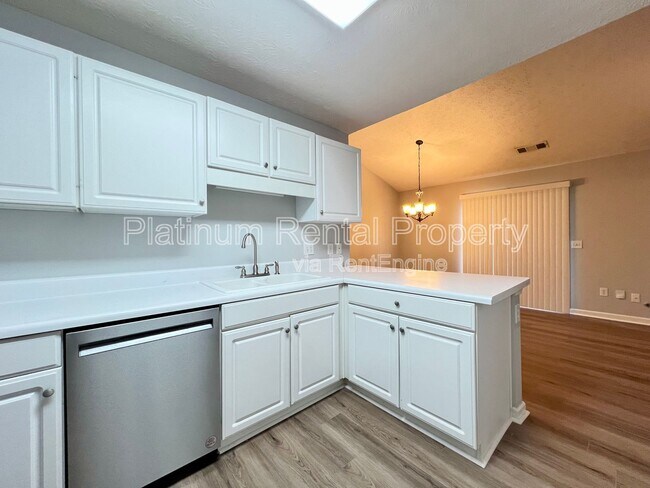 Building Photo - 725 Avening Ct