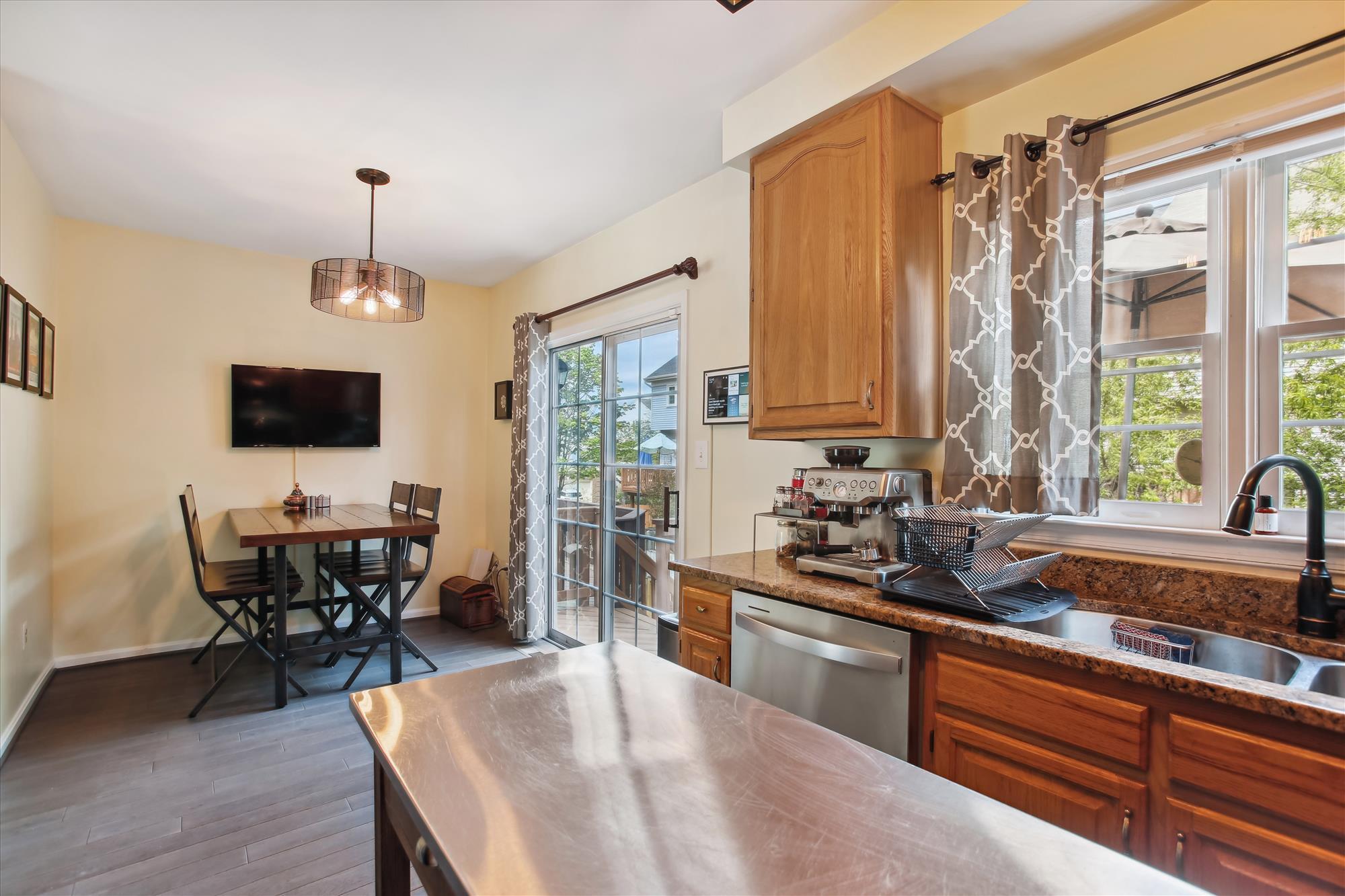 Breakfast Nook in Kitchen - 5806 Appleford Dr