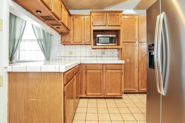 Building Photo - Charming 2 Bed/2 Bath Home in Greensboro, ...
