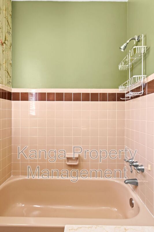 Building Photo - 194 Almeria Rd