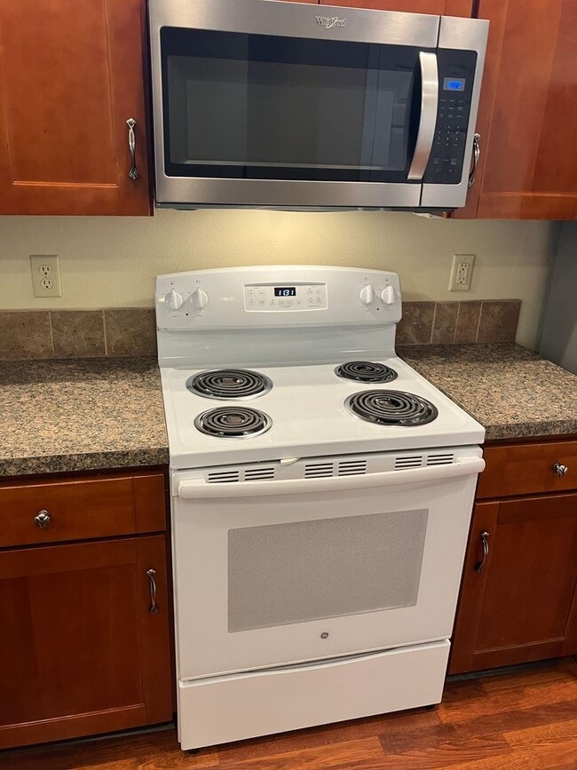 Building Photo - Well-Kept Three Bedroom Home in West Salem